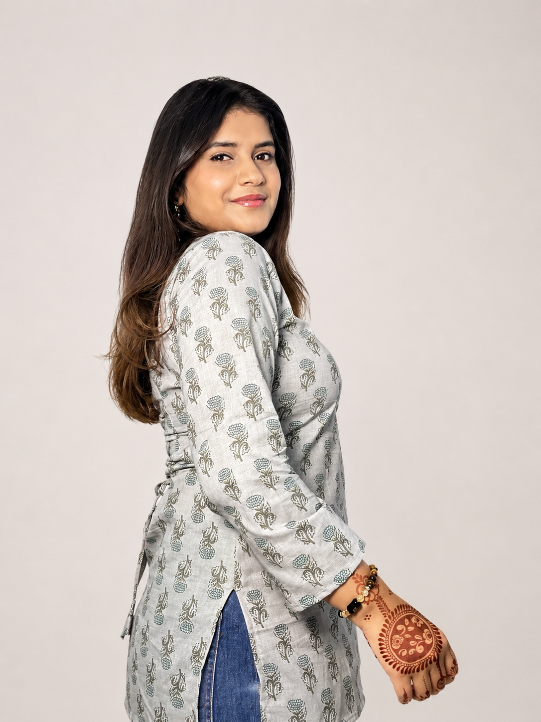 Inayat - Grey V Neck Short Kurti